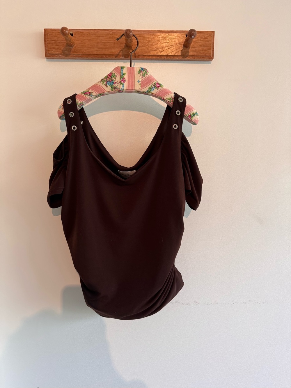 Bellissima Brown Grommet Cold Shoulder Y2K Top Fits L